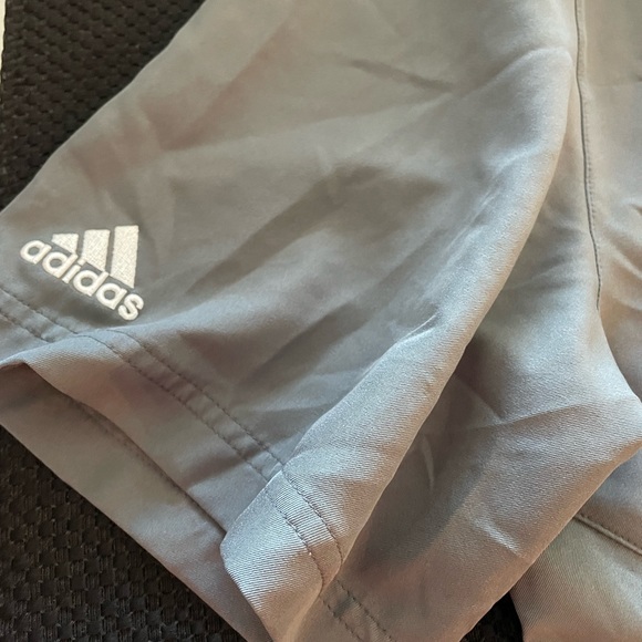 Men’s Adidas short-sleeved button down. Gray, size L. 100% polyester. - Picture 2 of 5